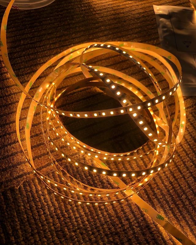 Оценка IP20 Ландшафтное освещение 5m 10m 12v 24v 220v Rgbw Cob Light Strip